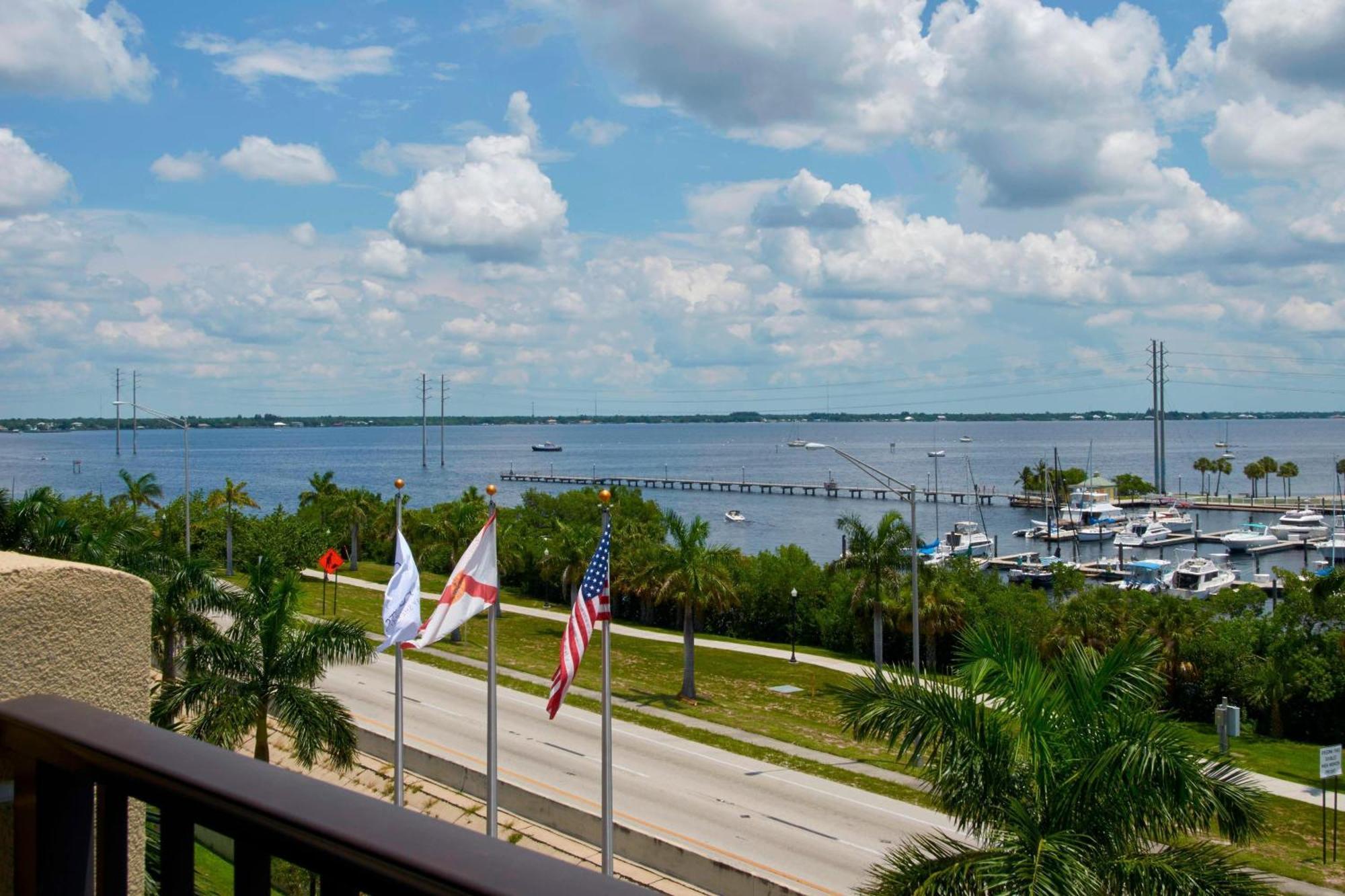 Four Points By Sheraton Punta Gorda Harborside Extérieur photo